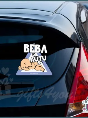 Beba u autu - beba spava